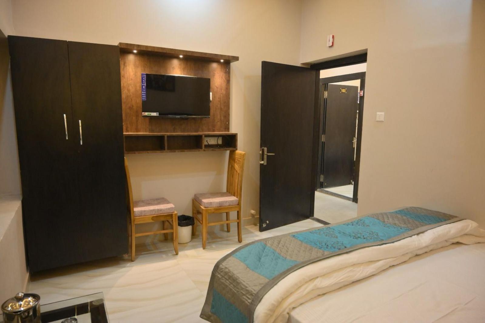 Hotel Ps Residency พาราณสี ภายนอก รูปภาพ