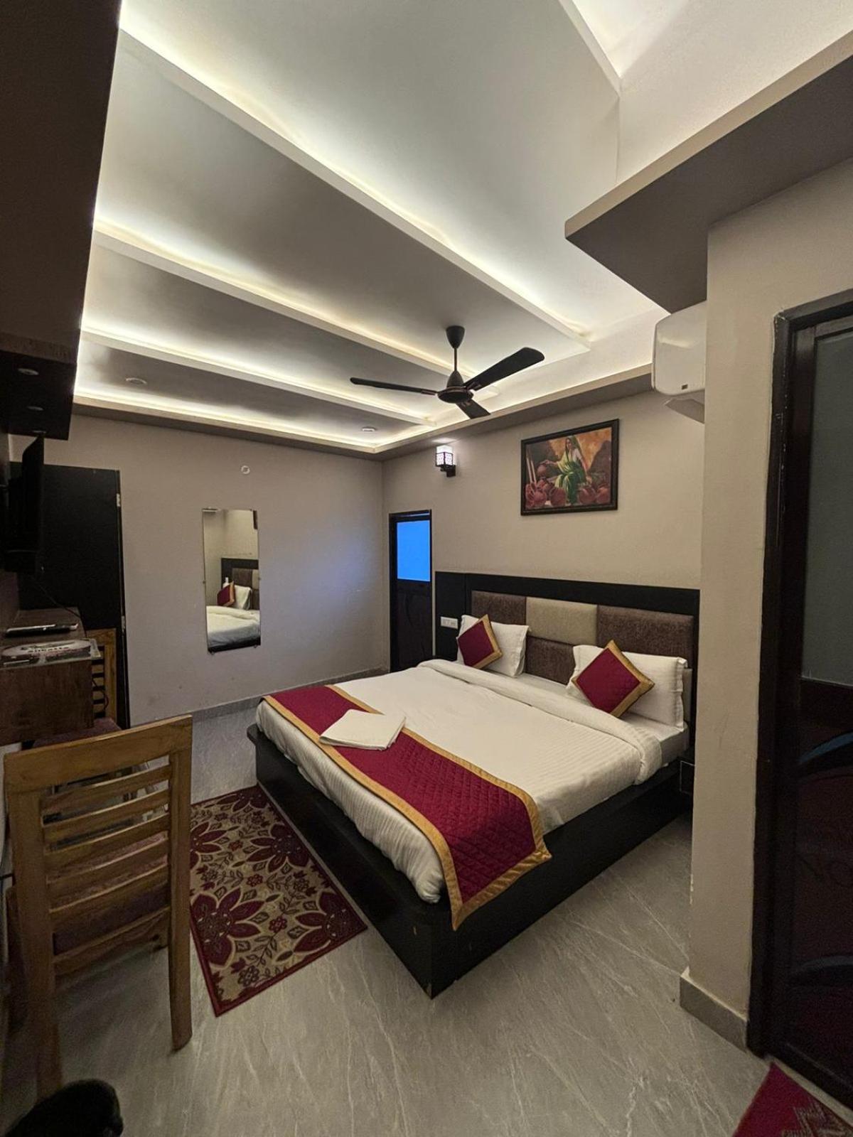 Hotel Ps Residency พาราณสี ภายนอก รูปภาพ