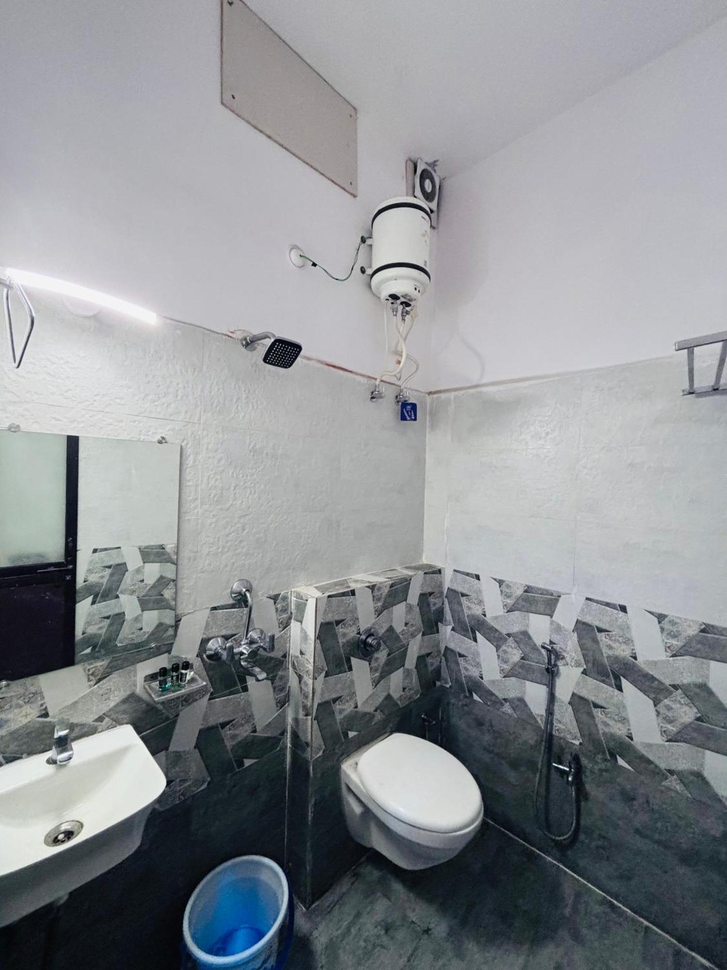 Hotel Ps Residency พาราณสี ภายนอก รูปภาพ